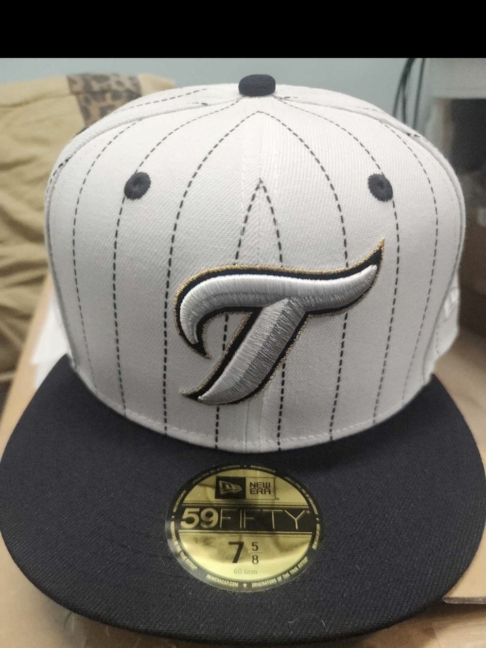 Toronto Blue Jay T Logo 59FIFTY White Pinstripe 7 5/8 Hap/Cap